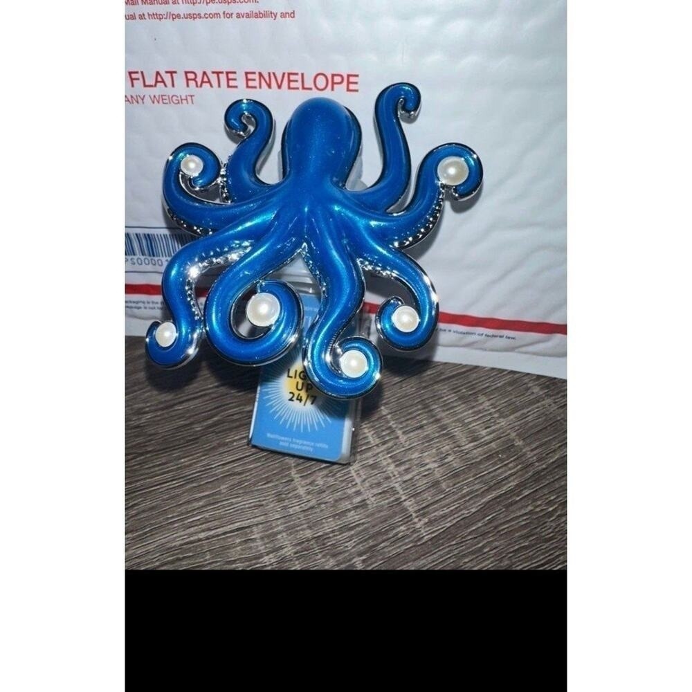 Bath and Body Works Blue Octopus light up nightlight Wallflower Plug‎ in
